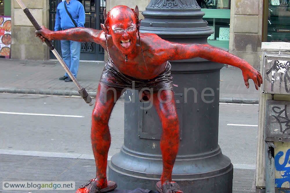 Barcelona - Street act or devil